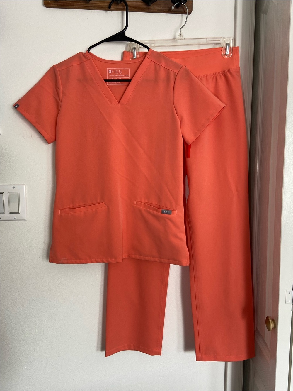 FIGS Women’s Scrub Set